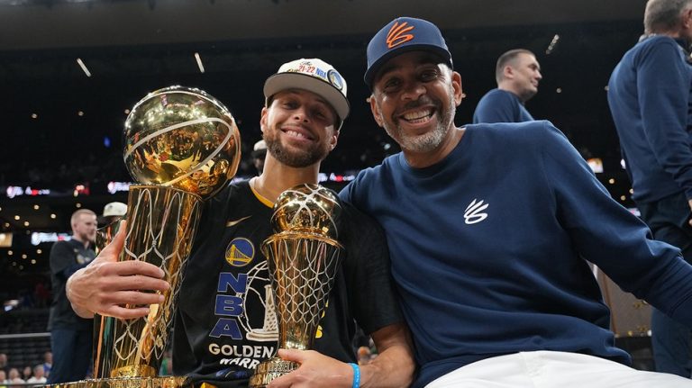 Stephen Curry's father, Dell Curry, says Warriors star likely to compete in NBA 'well into his 40s'