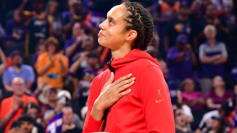 Brittney Griner honored in Phoenix return, leads Dream to win over former Mercury
