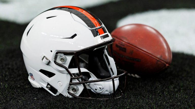 Browns can't catch break as videographer tumbles into Lake Erie during new helmet presentation