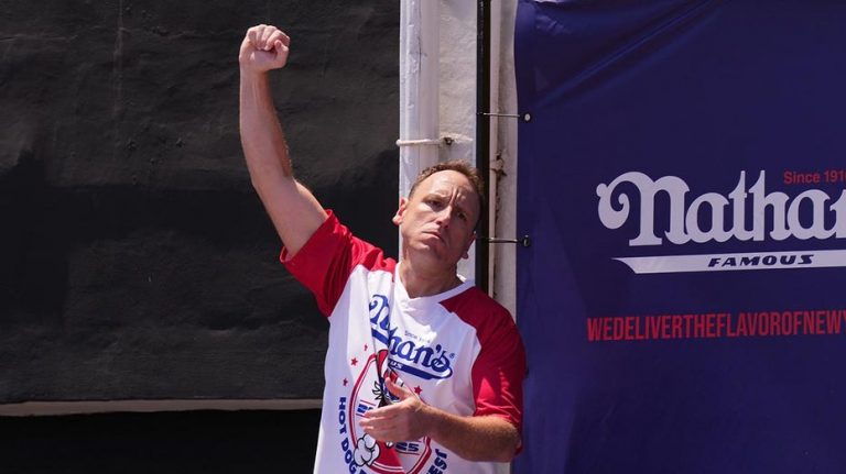 Joey Chestnut reclaims Hot Dog Eating Contest title after last year's absence by downing 70.5 franks
