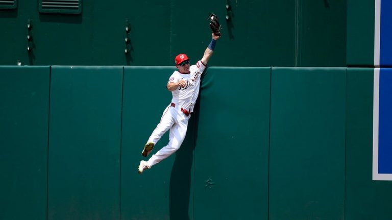 Nationals' Jacob Young defies gravity with jaw-dropping home run robbery