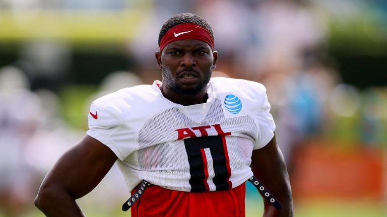 Titans' veteran edge rusher surprisingly retires just 1 day before training camp