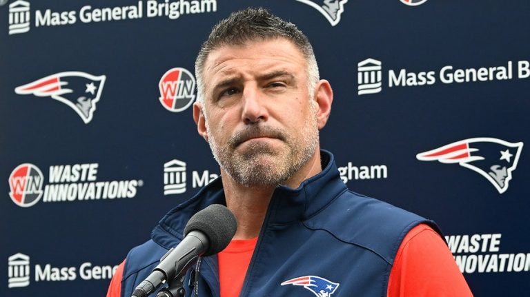 Patriots coach Mike Vrabel roasts reporter for not paying attention during training camp media session