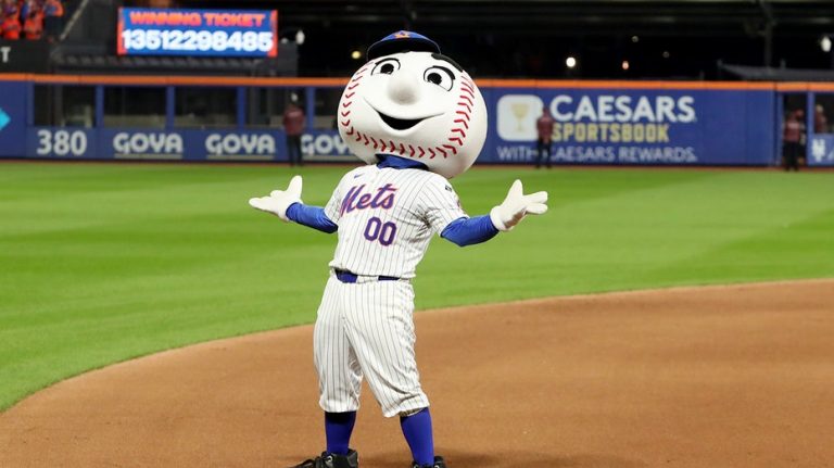 Must watch: Mr. Met falls off stage during The Lumineers concert