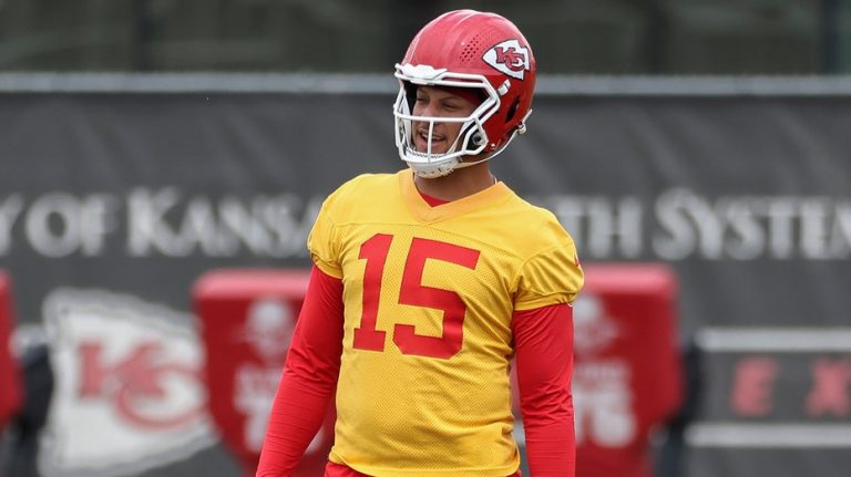 Radio host demands Patrick Mahomes 'stop the fast food' as weight concerns arise