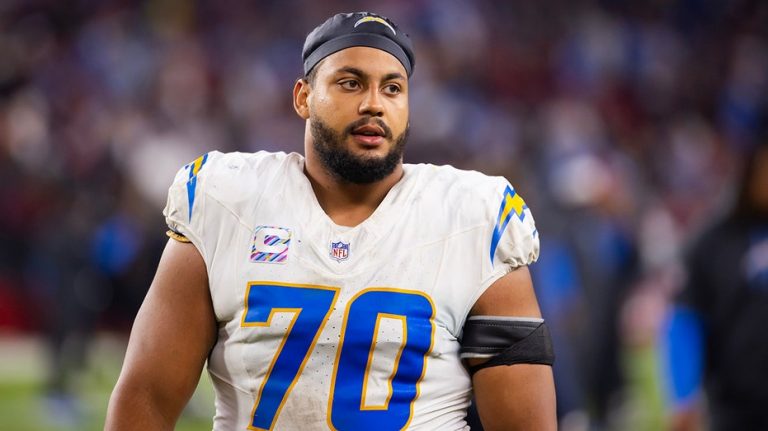 Chargers Pro Bowler's ex-wife slams NFL aggregator for framing contract news around their divorce