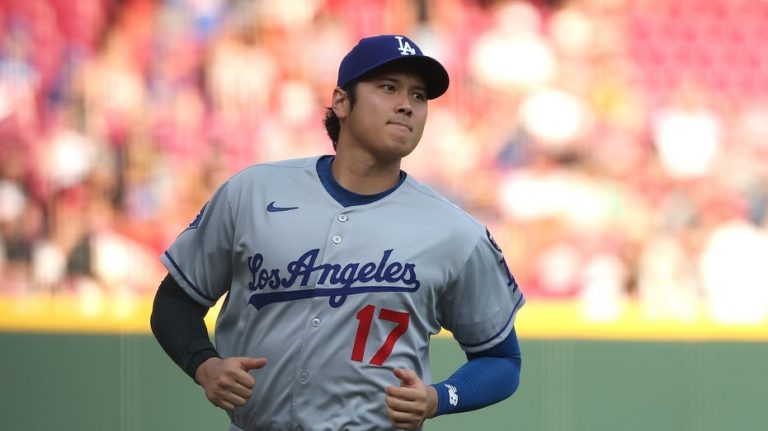 Shohei Ohtani leaves Dodgers game as pitcher vs Reds, but returns to bat