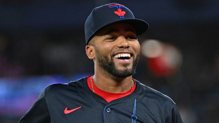 Brewers make bizarre announcement confirming completion of trade with Dodgers as teams faced off