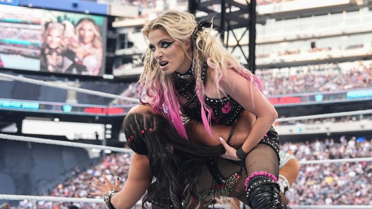 Alexa Bliss, Charlotte Flair put differences aside to win WWE Women's Tag Team Championship at SummerSlam
