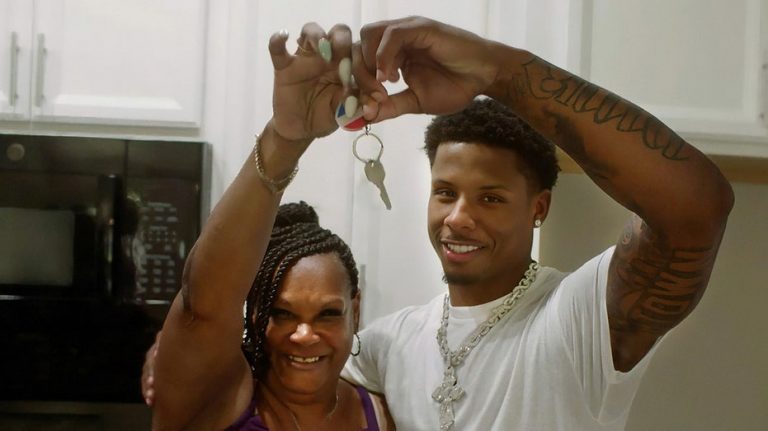 Packers rookie Matthew Golden surprises grandma with brand new home: 'She's living good'