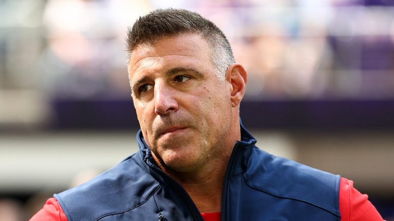 Patriots coach Mike Vrabel offers blunt reaction to players request for release: 'That's news to me'