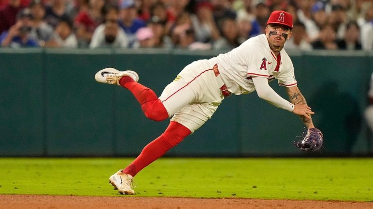 Angels' Zach Neto snares Shohei Ohtani's liner to start incredible triple play