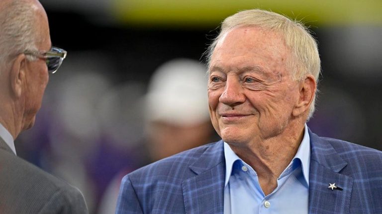Cowboys' Jerry Jones emphasizes 'art of the deal' message in Micah Parsons negotiations