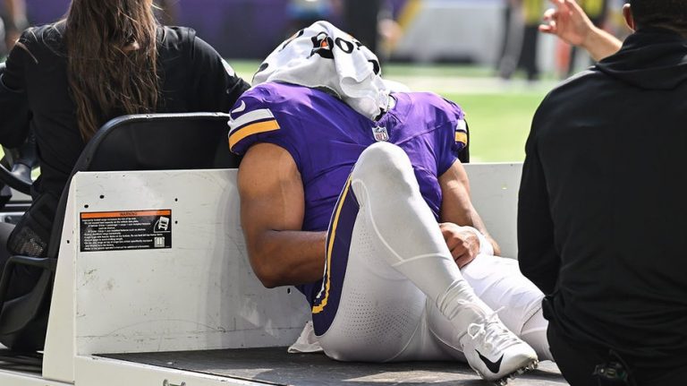 Vikings' Rondale Moore suffers devastating knee injury on 1st preseason play since missing all of 2024
