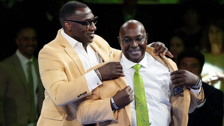 Sterling Sharpe returns gold jacket favor, honors brother Shannon Sharpe in heartfelt Hall of Fame moment