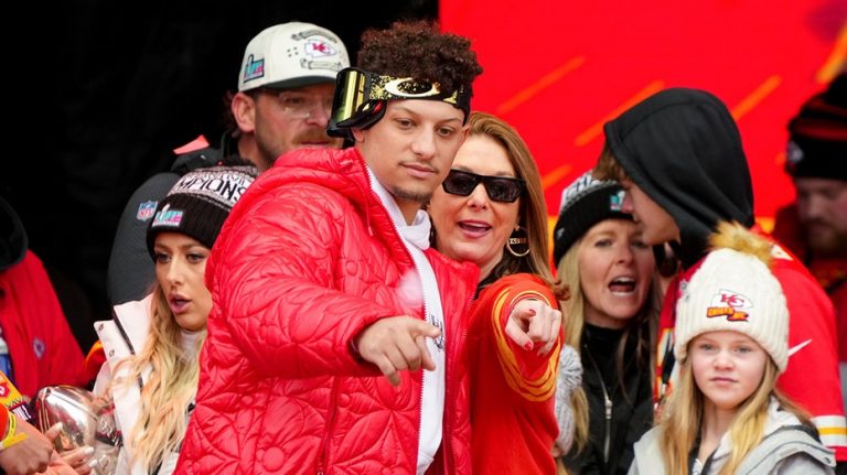Patrick Mahomes' mom sends heartfelt message on Charlie Kirk after assassination