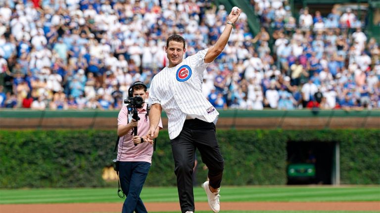 Cubs great Anthony Rizzo drops home run ball in Wrigley Field stands, jokes 'That's why I'm retired'