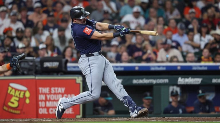 Cal Raleigh breaks Ken Griffey Jr.'s Mariners single-season home run record