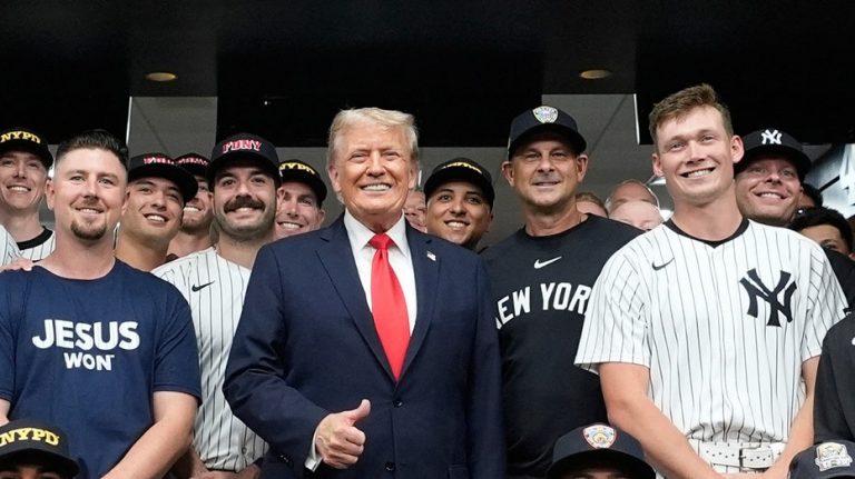 Aaron Boone recalls 'special night' after Trump's meeting with Yankees on 9/11 anniversary