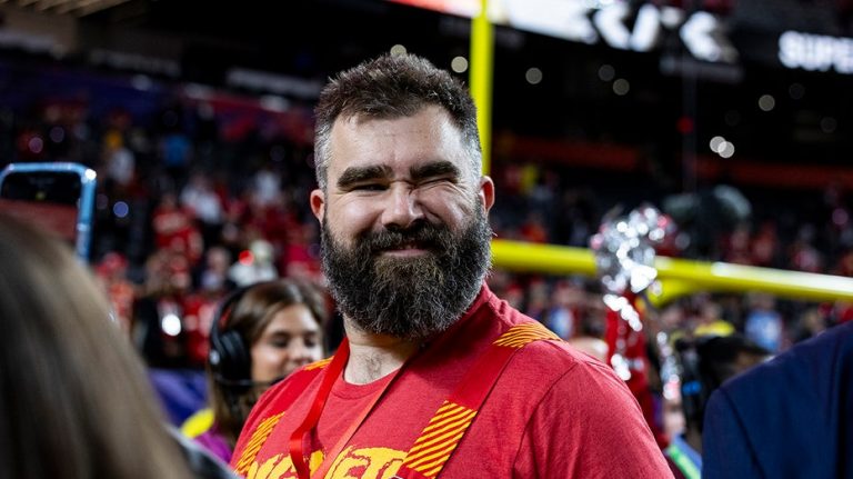 Taylor Swift pointed out hilarious non-alcoholic beer slip-up during football game viewing, Jason Kelce says