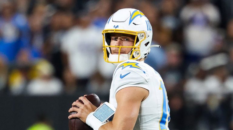 Chargers defeat Raiders on the road behind Justin Herbert's 2 touchdown passes