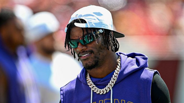 Lamar Jackson apologizes for pushing fan who hit his helmet during Ravens loss: 'Just chill next time'