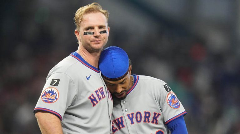 Mets fall out of playoff contention on final day of season, completing awful collapse
