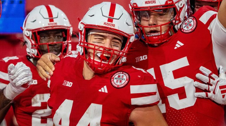 Nebraska's Luke Lindenmeyer proposes to girlfriend after scoring TD in big win