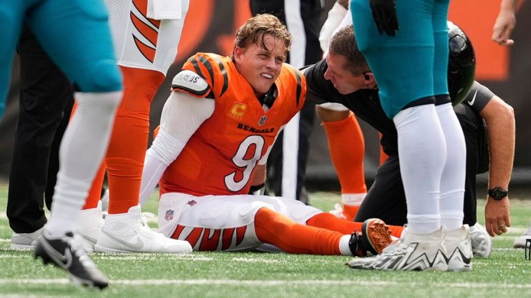 Bengals lose Joe Burrow for 3 months after QB suffers turf toe injury: report