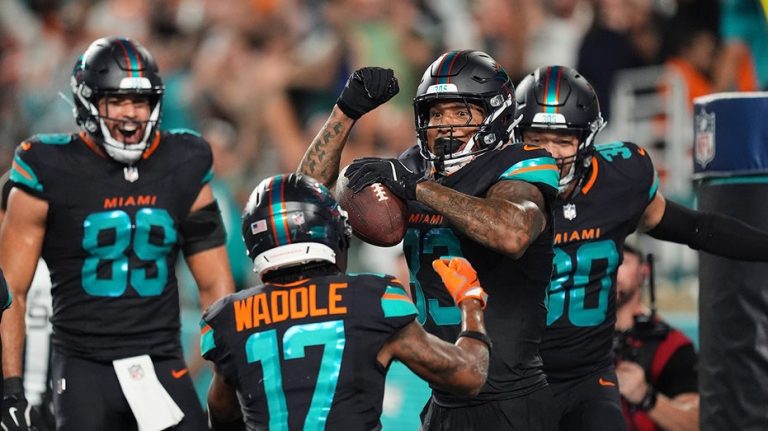 Darren Waller puts on vintage performance to help Dolphins grab first win of 2025 season