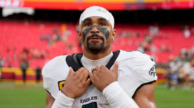 Eagles' Jalen Hurts, Chiefs' Chris Jones trade barbs at end of game
