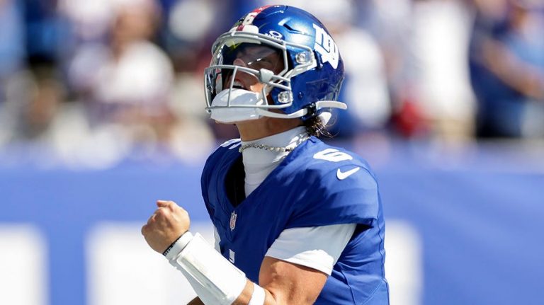 Giants' Jaxson Dart joins Tim Tebow with rare statistical feat in first start