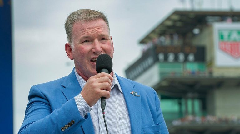 Singer Jim Cornelison treats NFL fans to epic national anthem performance before Bears-Vikings game