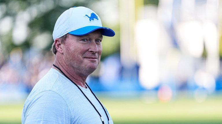NFL legend Brett Favre endorses Jon Gruden for Arkansas head coach