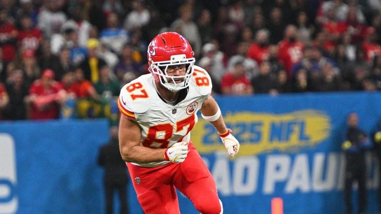 Taylor Swift fans go after Chargers player for open-hand slap on Travis Kelce: 'That was low'