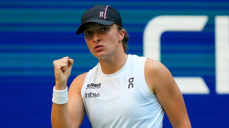 Tennis star Iga Swiatek has testy exchange with reporter over 'mental break' question