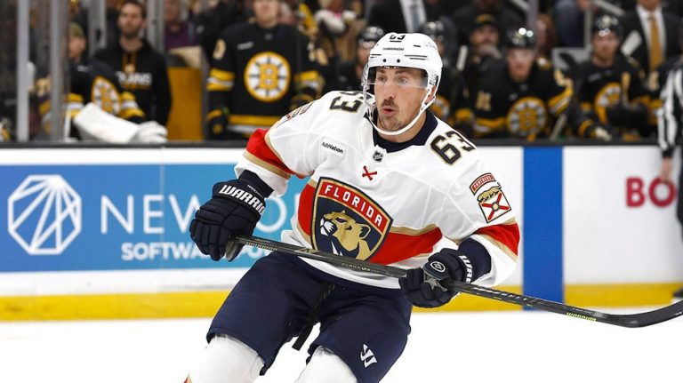 Panthers star steps away from team to coach friend's youth hockey team for heartbreaking reason