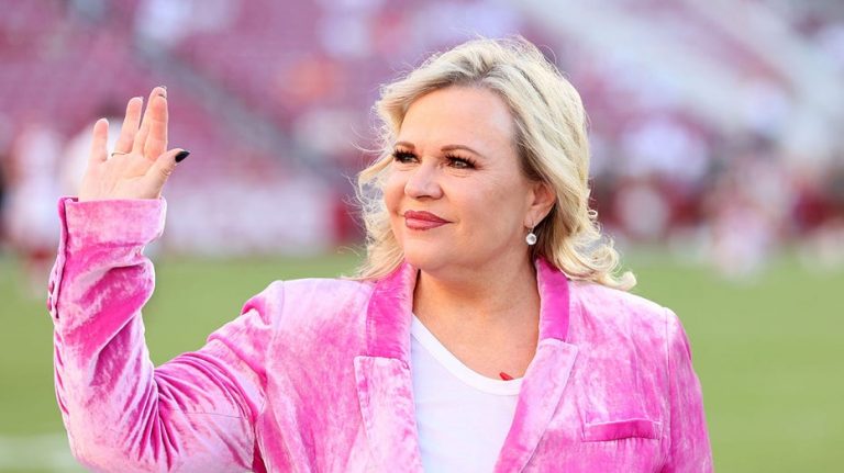 ESPN star Holly Rowe reveals why she dumped 'hot boyfriend' bodybuilder
