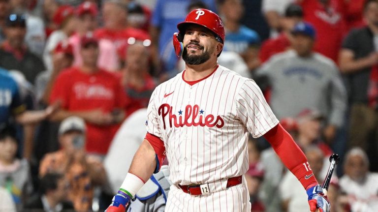 Phillies' ninth inning comeback against Dodgers falls just short with Biden in attendance