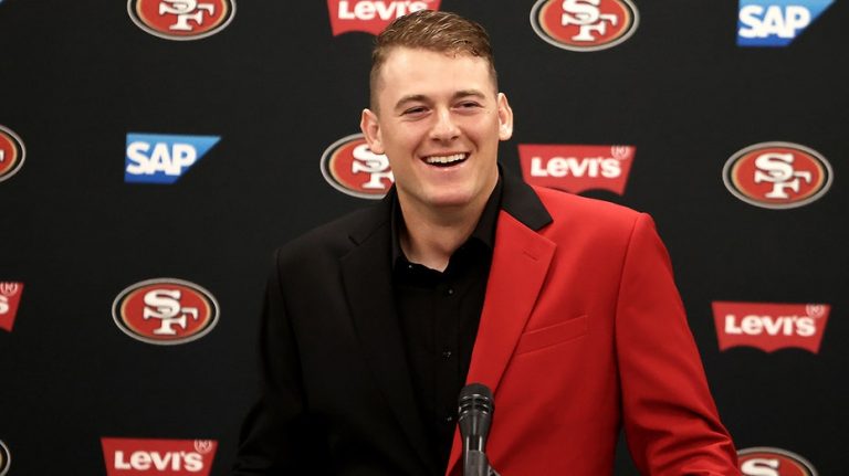 49ers' Mac Jones explains motivation behind wearing suits on game day: 'I'm going to work'