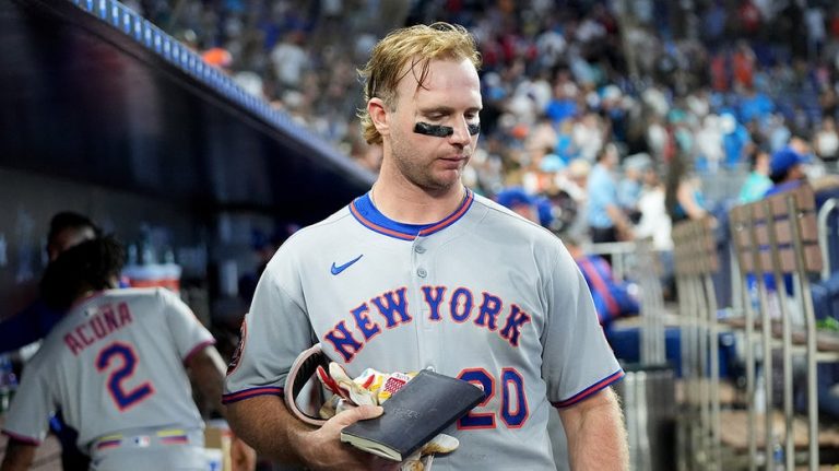 Ex-MLB star Mo Vaughn pinpoints why Mets collapsed, missed postseason