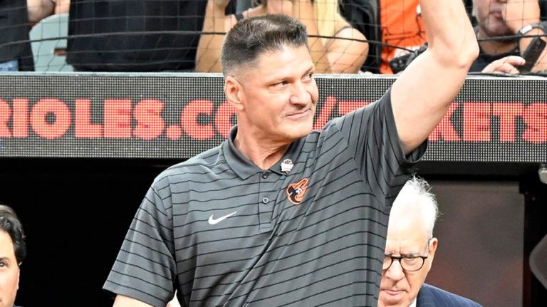 ESPN MLB analyst says there's 'zero chance' he's watching network's NHL coverage during playoff baseball