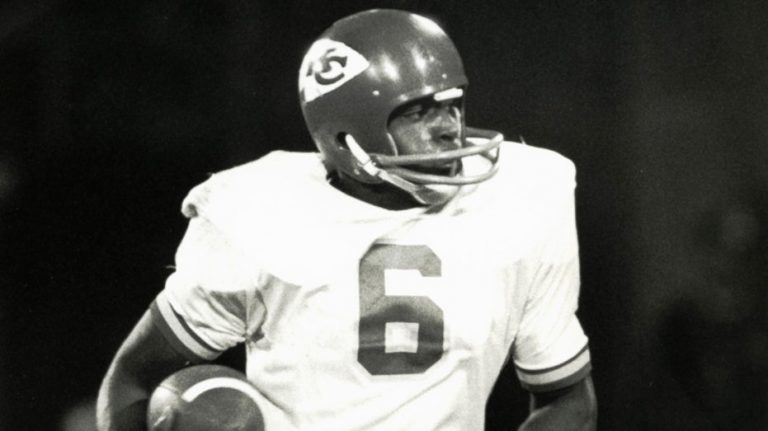 Warren McVea, Super Bowl champion and pioneer football player, dead at 79