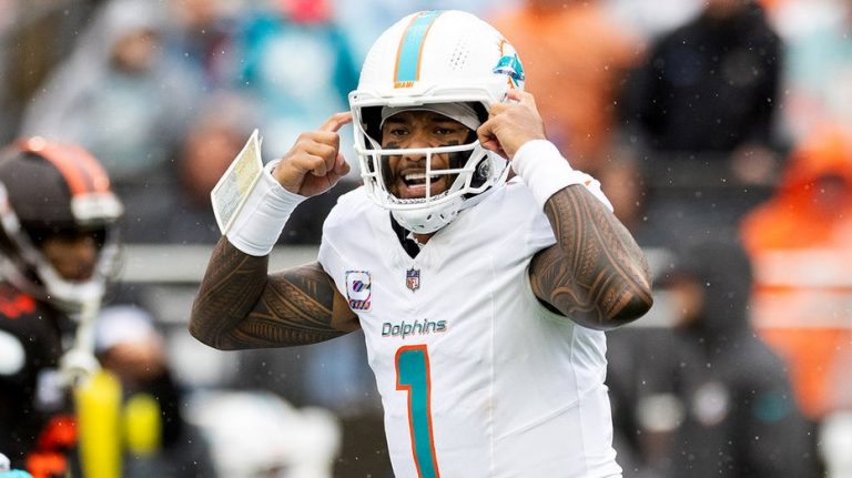 Controversial former NFL lineman rips Dolphins amid poor start: 'This is a dumpster fire'