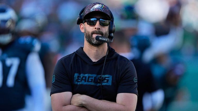 Controversial no-call in Eagles' loss to Broncos sends NFL fans into frenzy