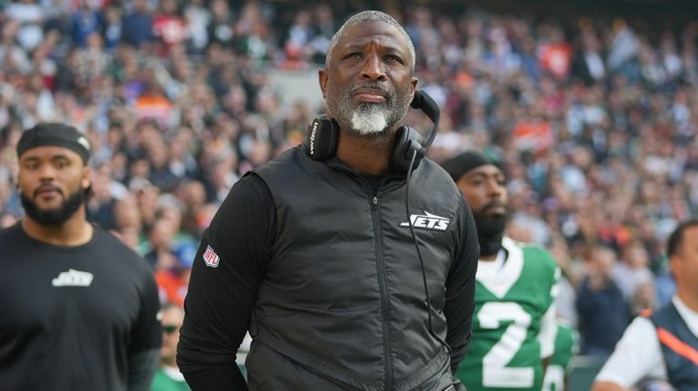 Aaron Glenn remains noncommittal on Justin Fields as Jets starter following breakthrough win