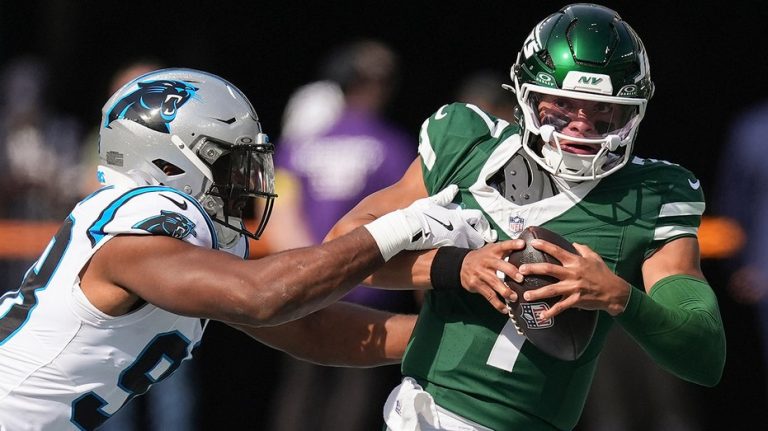 Jets' Justin Fields hit hard by Panthers defender, sparks brief scrap