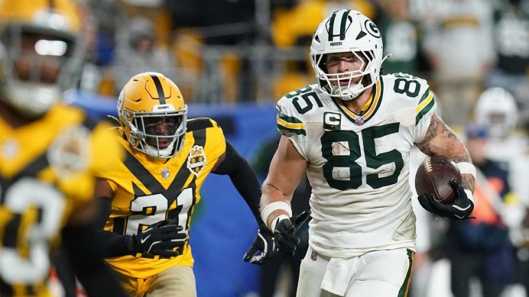 Packers' Tucker Kraft raises eyebrows with bare-headed headbutt celebration