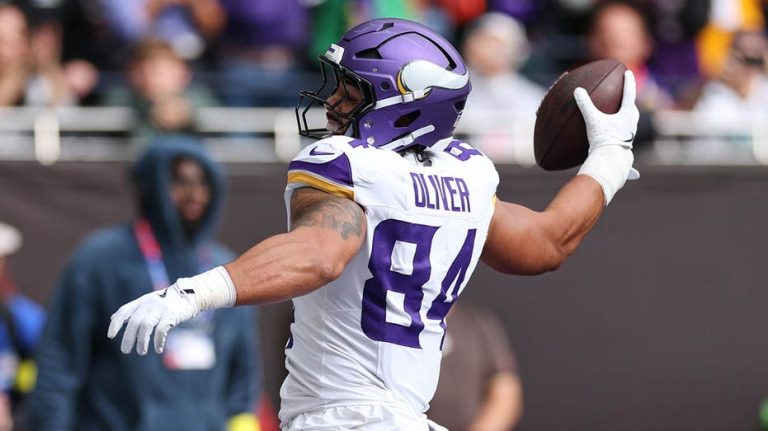 Vikings use trick play to score touchdown vs Browns in London