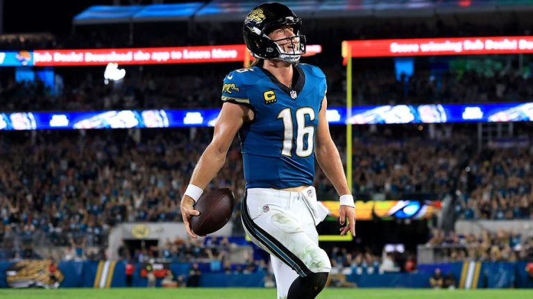 Trevor Lawrence's stumbling touchdown caps last-minute drive to give Jaguars win over Chiefs